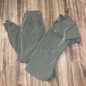 Heather Green Figs Scrub Set